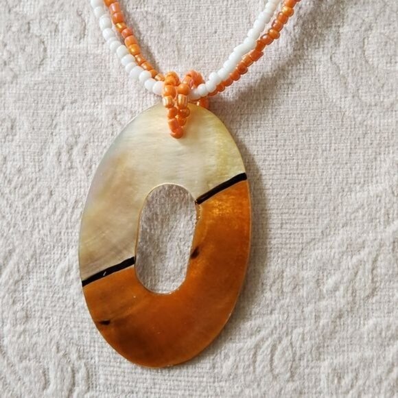 Vintage Orange white beaded necklace with mother shell pendant - Picture 3 of 9